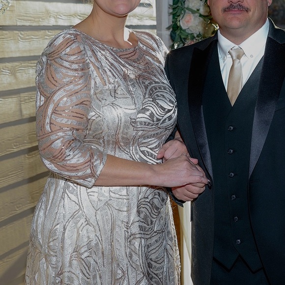 Tahari gold sequin 3/4 sleeve Mother of Bride, Mother of Groom dress gown - Picture 5 of 5